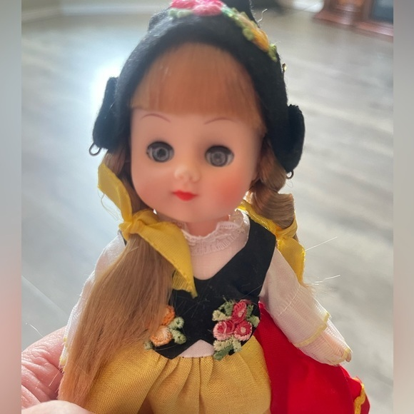Dolls of All Nations - Switzerland approx 7.5 - 8”‎ tall - Picture 1 of 8